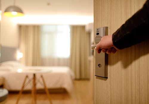 Hotels With Staff-to-Guest Ratio of 10:1